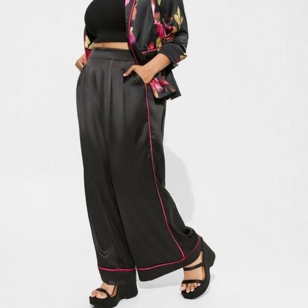 Torrid - Wide Leg Satin High Rise Pant in Deep Black